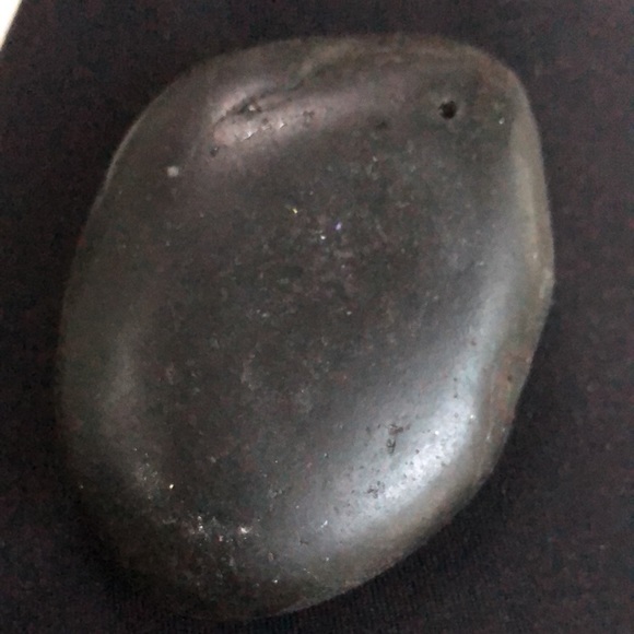 MANDALA HAND PAINTED ROCK - Picture 2 of 5